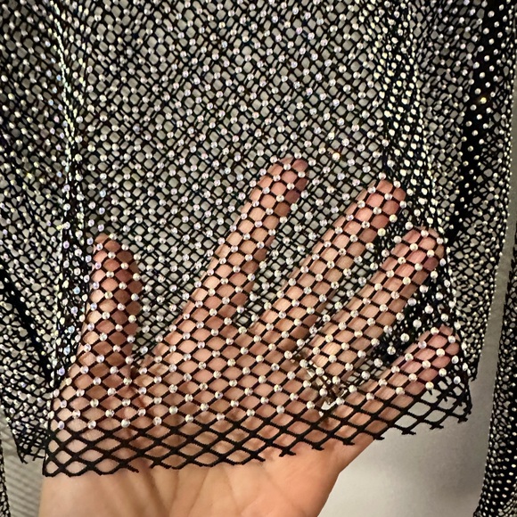 Beautiful sheer black top - Picture 4 of 4